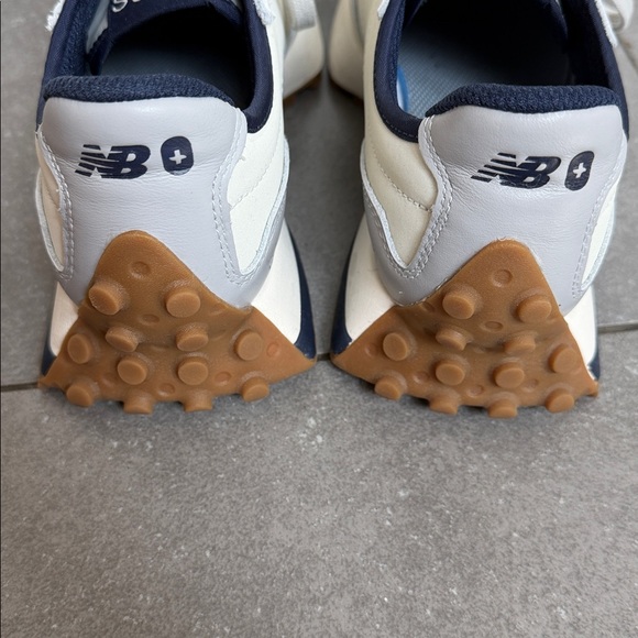 New Balance FIGS 327 7.5 - Picture 6 of 7